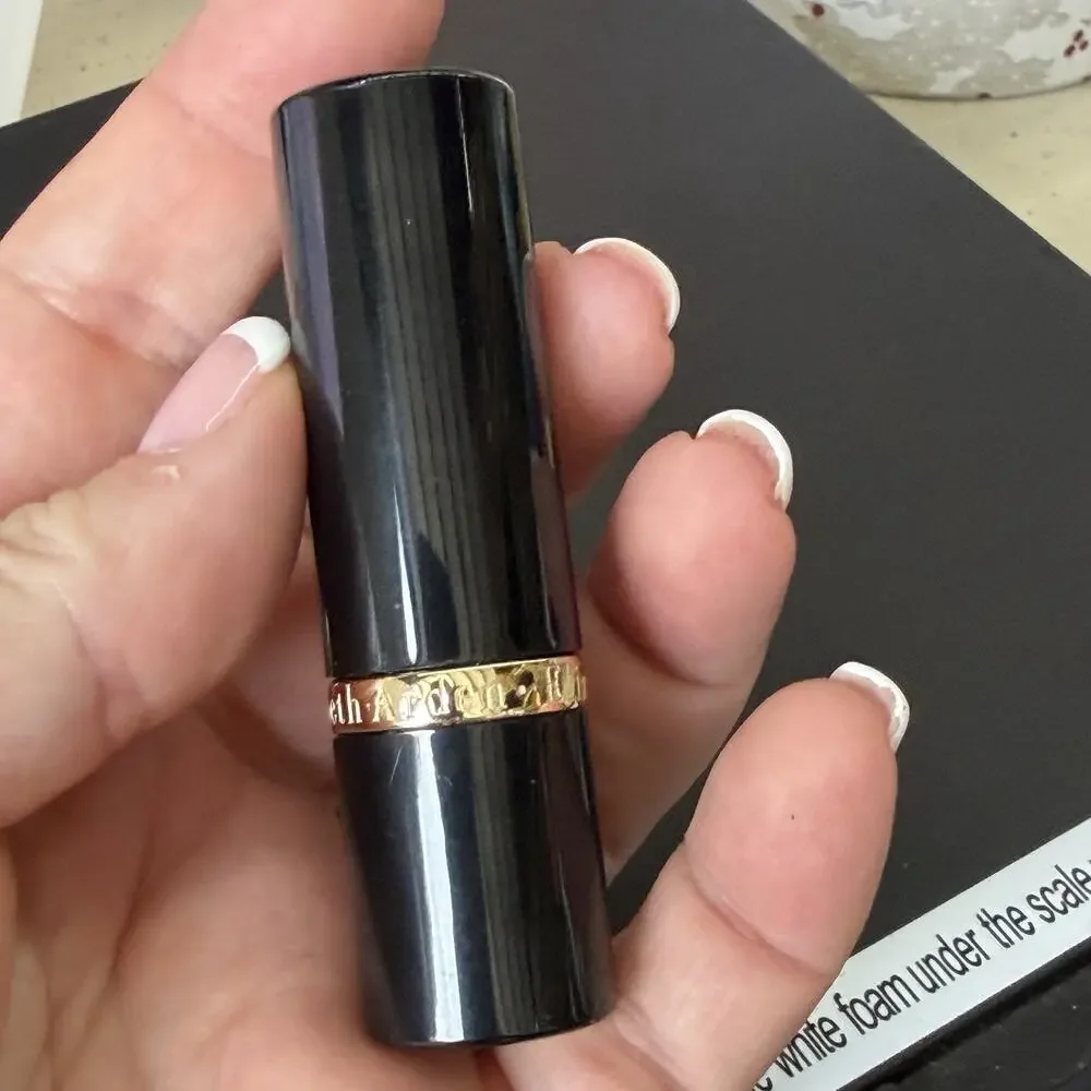 Elizabeth Arden Ceramide Ultra Lipstick in ROUGE 01 New Discontinued Red Matte